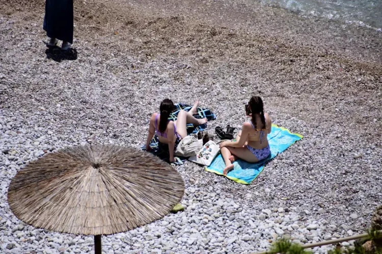 Καιρός – meteo: Ρεκόρ με θερμοκρασίες που ξεπέρασαν τους 41 βαθμούς – Πού «χτύπησε» ο πρώτος καύσωνας του καλοκαιριού