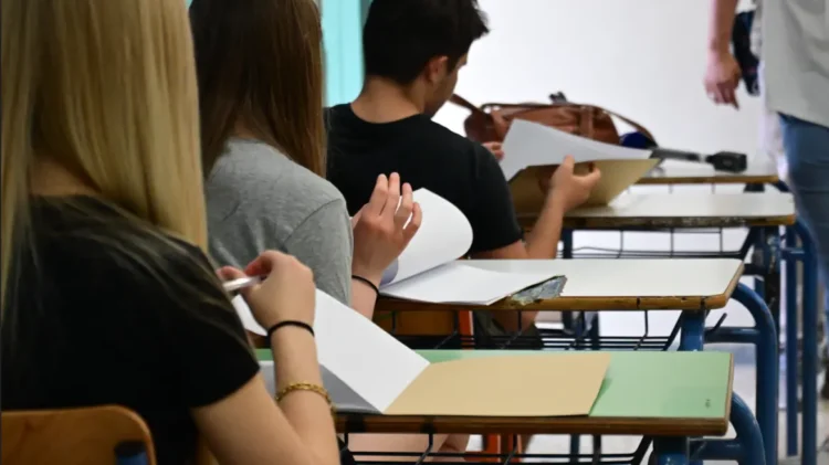 Πανελλαδικές 2024: Τα θέματα σε Πληροφορική, Λατινικά και Χημεία