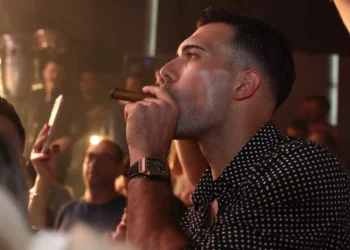 Ο Κώστας Σλούκας με πούρο στο γλέντι του Παναθηναϊκού για την κατάκτηση της Euroleague και του πρωταθλήματος