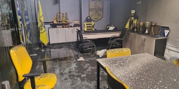 Συνελήφθη 22χρονος για την εμπρηστική επίθεση στα γραφεία του Άρη