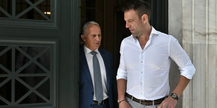 «Βόμβα» Αποστολάκη: «Ξέρετε κανένα κόμμα που να μην έχει μαύρα;» -Βέρτιγκο στον ΣΥΡΙΖΑ μετά την επίθεση Κασσελάκη σε Τσίπρα