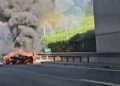 Supercar έγινε παρανάλωμα του πυρός στην Αττική Οδό – Δείτε βίντεο και φωτογραφίες