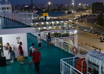 Ακριβό… σπορ τα ελληνικά νησιά: Ψηφίζουν εξωτερικό πολλοί Έλληνες, πιο φθηνό το Παρίσι από την Πάρο