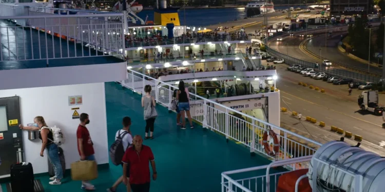 Ακριβό… σπορ τα ελληνικά νησιά: Ψηφίζουν εξωτερικό πολλοί Έλληνες, πιο φθηνό το Παρίσι από την Πάρο