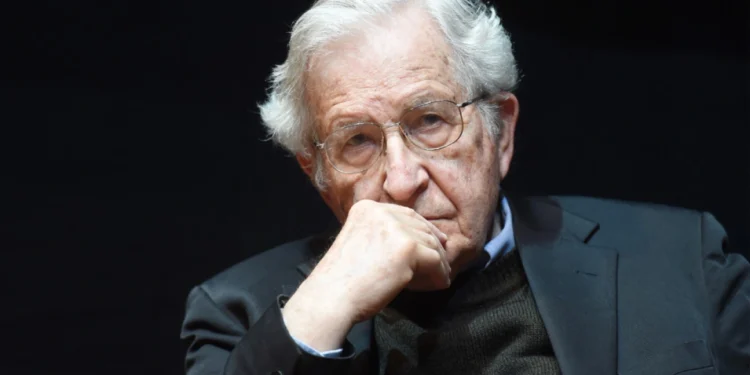 Τσόμσκι: Σε νοσοκομείο της Βραζιλίας με εγκεφαλικό