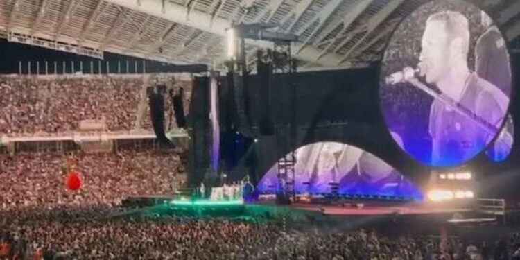 Coldplay: Σείστηκε το ΟΑΚΑ! Οι επώνυμοι που έδωσαν το παρών και τα συγκινητικά λόγια του Κρις Μάρτιν