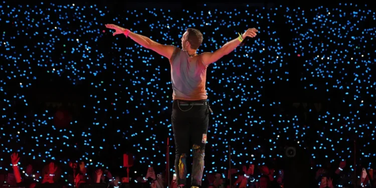 Όλοι οι δρόμοι οδηγούν στο ΟΑΚΑ: Απόψε η πρώτη sold out συναυλία των Coldplay – Οι απαγορεύσεις για τους θεατές