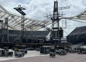 Coldplay: Οι τελικές ετοιμασίες στην σκηνή του OAKA – Δείτε βίντεο και φωτογραφίες