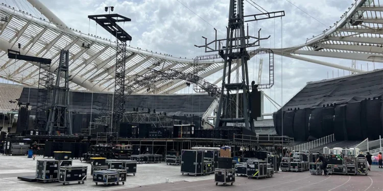 Coldplay: Οι τελικές ετοιμασίες στην σκηνή του OAKA – Δείτε βίντεο και φωτογραφίες