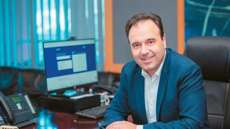 Eπενδύσεις για έργα τεχνητής νοημοσύνης στο Δημόσιο – Μέσα στο καλοκαίρι η κατάργηση πιστοποιητικών γέννησης