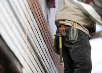 Αντιδήμαρχος-εργολάβος: Έφτιαξε παράνομη πισίνα για αδερφό Δημάρχου -Απασχολούσε συμβασιούχους Δήμου