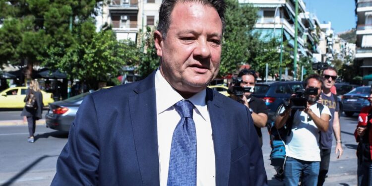 Η εμπλοκή του Απόστολου Λύτρα σε παλαιότερο περιστατικό βίας – Φέρεται να ξυλοκόπησε υπάλληλό του