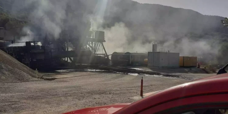 Αγρίνιο: Ένας νεκρός από φωτιά και εκρήξεις σε εργοτάξιο πίσσας στην περιοχή Λεπενού