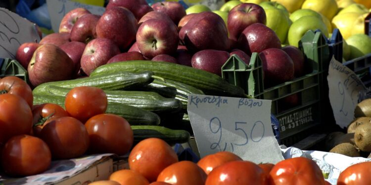 Τρώμε πατάτες από την Αίγυπτο, ντομάτες από την Τουρκία, μήλα από τη Βόρεια Μακεδονία