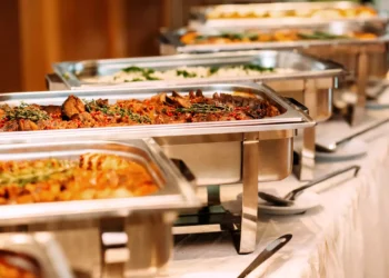 ΕΟΔΥ για τον γάμο στην Παιανία: 50 τα κρούσματα γαστρεντερίτιδας – Τρεις εξακολουθούν να νοσηλεύονται