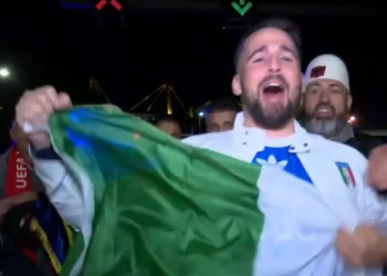 Euro 2024: Ιταλός κινδύνεψε να φάει ξύλο όταν μπήκε σε live της τηλεόρασης της Αλβανίας