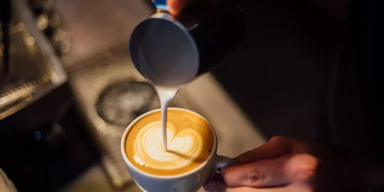 ΦΠΑ: Μονιμοποιούνται οι μειωμένοι συντελεστές 13% σε ταξί και καφέ