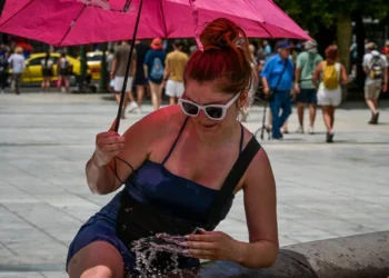 Καύσωνας: Καμίνι η χώρα σήμερα -Αυτές οι περιοχές θα «ψηθούν» με 43άρια