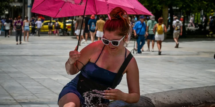 Καύσωνας: Καμίνι η χώρα σήμερα -Αυτές οι περιοχές θα «ψηθούν» με 43άρια