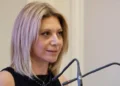 Καρυστιανού: «Όνειρα σε μπάζωμα, ξεκάθαρο το όφελος για το πρώτο ιδιωτικό πανεπιστήμιο»