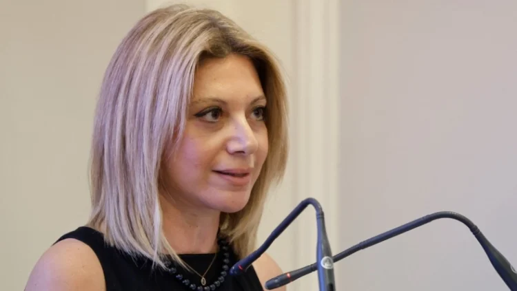 Καρυστιανού: «Όνειρα σε μπάζωμα, ξεκάθαρο το όφελος για το πρώτο ιδιωτικό πανεπιστήμιο»