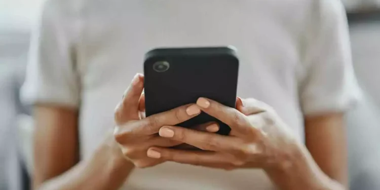 Social Media στην Ελλάδα: «Χαζεύουν άσκοπα» οι 2 στους 3 χρήστες ηλικίας 18 έως 64 ετών – Πόσοι έχουν TikTok και ChatGPT