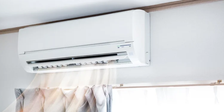 Στο «φουλ» τα κλιματιστικά ενόψει καύσωνα – Πόσο θα πληρώσετε και το λάθος που δεν πρέπει να κάνετε