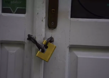 ΑΑΔΕ: Λουκέτο 48 ωρών σε κατάστημα πολυεθνικής στο Σύνταγμα – «Ξέχασε» να διαβιβάσει πάνω από 21.000 αποδείξεις