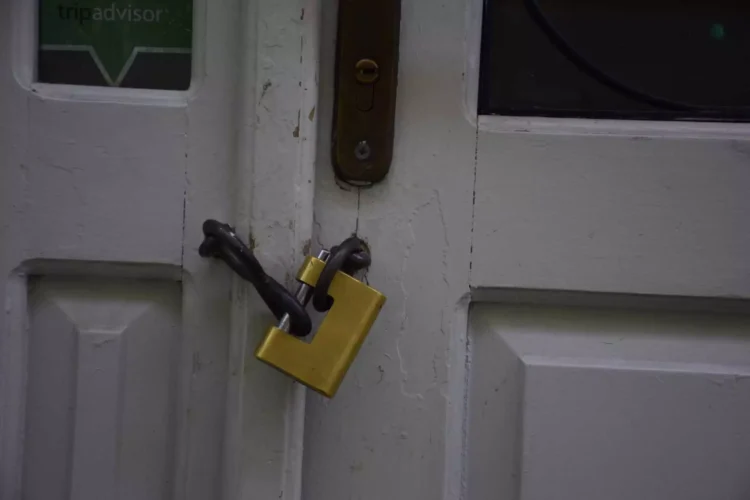 ΑΑΔΕ: Λουκέτο 48 ωρών σε κατάστημα πολυεθνικής στο Σύνταγμα – «Ξέχασε» να διαβιβάσει πάνω από 21.000 αποδείξεις