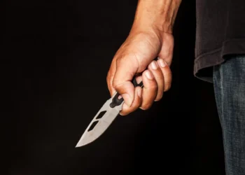 Κυψέλη: Προσπάθησε να κλέψει μηχανή και επιτέθηκε με μαχαίρι σε δύο ανηλίκους – Μεταφέρθηκαν στο νοσοκομείο