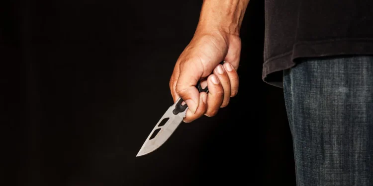 Κυψέλη: Προσπάθησε να κλέψει μηχανή και επιτέθηκε με μαχαίρι σε δύο ανηλίκους – Μεταφέρθηκαν στο νοσοκομείο