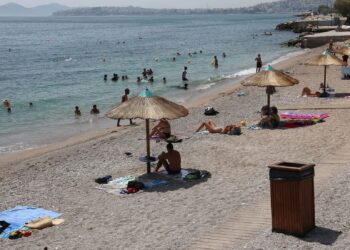 Αττική όπως… Κόπα Καμπάνα: Πόσο κοστίζει μια βουτιά σε οργανωμένη παραλία