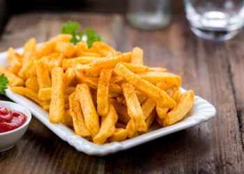 Γιατρός εξηγεί: Τι κοινό έχει μία τηγανητή πατάτα και ένα τσιγάρο;