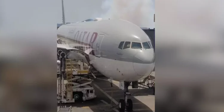 Εγκλωβίστηκαν σε αεροπλάνο στην Αθήνα εν μέσω καύσωνα: «Στάζαμε από τη ζέστη»