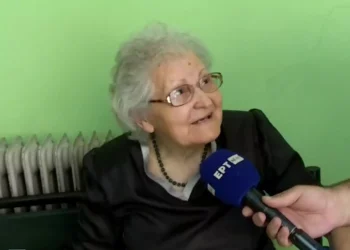 Ευρωεκλογές 2024: Η αγωνία 80χρονης στις Σέρρες για το τελικό αποτέλεσμα, «αγαπούμε τον άνθρωπο αυτόν και τρέχουμε»