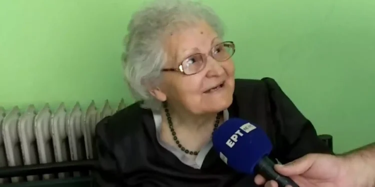 Ευρωεκλογές 2024: Η αγωνία 80χρονης στις Σέρρες για το τελικό αποτέλεσμα, «αγαπούμε τον άνθρωπο αυτόν και τρέχουμε»