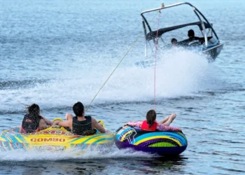 Λευκάδα: Με ρήξη σπλήνας 14χρονος που τραυματίστηκε σε θαλάσσια σπορ