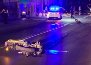 Σύρος: Νεκρός 49χρονος σε τροχαίο δυστύχημα – Κόπηκε στα δύο η μηχανή του