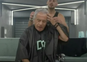 Ο Τάκης Τσουκαλάς κουρεύτηκε μετά την κατάκτηση του Conference League από τον Ολυμπιακό