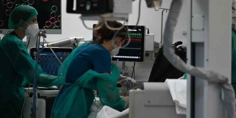 Πόσοι ασθενείς έχουν πληρώσει απογευματινά χειρουργεία – Γιατί δεν προχωρούν οι 50.000 δωρεάν επεμβάσεις