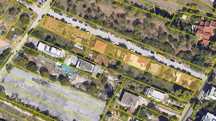 Ορθώς επιβλήθηκε το πρόστιμο στο «οικόπεδο με τον χλοοτάπητα» λέει ο δήμος Χαλανδρίου και εξηγεί γιατί