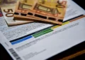Καταργείται χρωματιστό τιμολόγιο ρεύματος – «Ακριβαίνουν» τα πράσινα