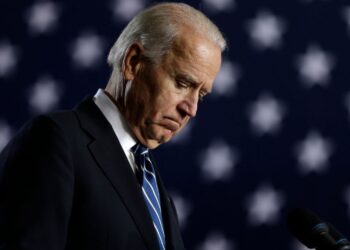 Τι έπεισε τον Μπάιντεν να αποσυρθεί – Η νύχτα-θρίλερ στο παραθαλάσσιο εξοχικό τνων 3,4 εκατ.δολαρίω