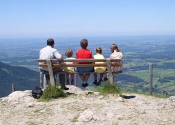 Εξισώνονται οι τρίτεκνες με τις πολύτεκνες οικογένειες – Ποια προνόμια θα λάβουν