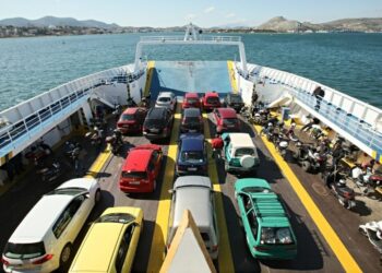 Καλοκαιρινή ταλαιπωρία για τους οδηγούς: Ποια αυτοκίνητα δεν θα μπαίνουν στα πλοία