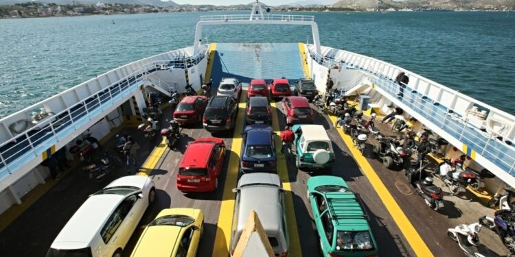 Καλοκαιρινή ταλαιπωρία για τους οδηγούς: Ποια αυτοκίνητα δεν θα μπαίνουν στα πλοία