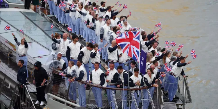 Οι Βρετανοί καταγγέλλουν έλλειψη φαγητού στους Ολυμπιακούς Αγώνες: «Μας σερβίρουν ωμό κρέας»