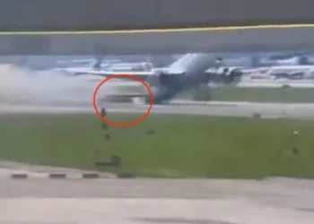 Μιλάνο: Στιγμές τρόμου για επιβάτες σε Boeing 777 – Βίντεο από τη στιγμή που η ουρά του τρίβεται στο έδαφος