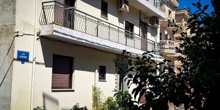 Γυναικοκτονία στην Αμφιλοχία: «Ευτυχώς που δεν μπήκε στο σπίτι να σκοτώσει και το παιδί του, ήταν σαλταρισμένος»