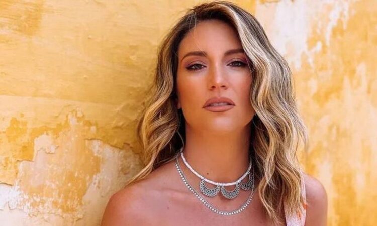 Αθηνά Οικονομάκου – Μπρούνο Τσερέλα: Απολαμβάνουν τις διακοπές τους στην Τζια